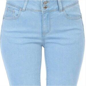 | Wax Jean | Light Blue Wash Lift Me Up Bermuda Stretchy Shorts Capri - Small